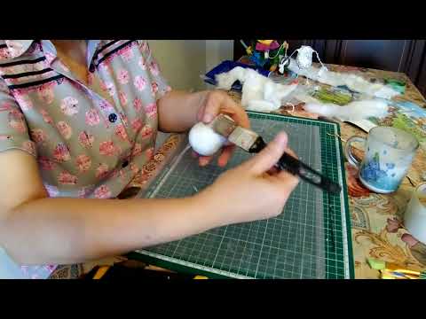 Видео: Ватная игрушка Зайка дачник. Лепим мордочку. Мастер класс. Часть 2.