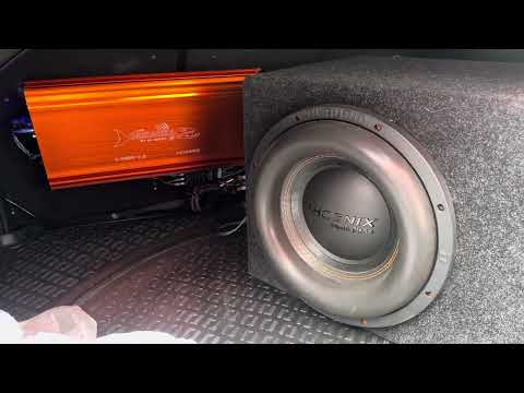 Видео: DL Audio Barracuda 1.1800v2 + Phoenix Black Bass 12 в Kia Cerato 4