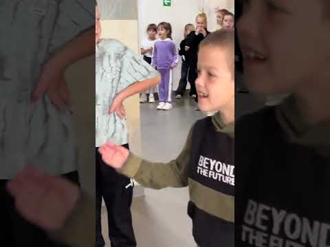 Видео: ПРИВІТАННЯ З ДНЕМ НАРОДЖЕННЯ #привітання #білийведмідь #деньнародження