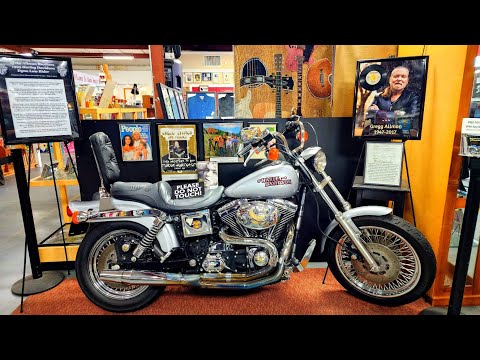 Видео: Музей лучших музыкальных памятных вещей! | Музей музыкальных воспоминаний