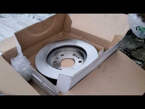 Видео: Как заменить роторы и тормоза на Silverado 1500 2015 года