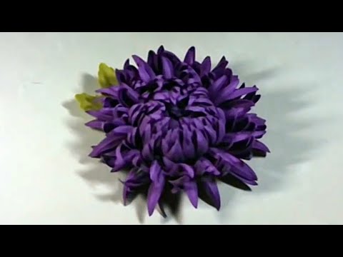 Видео: МК Брошь "Хризантема" из фоамирана.  Евгения Болотова