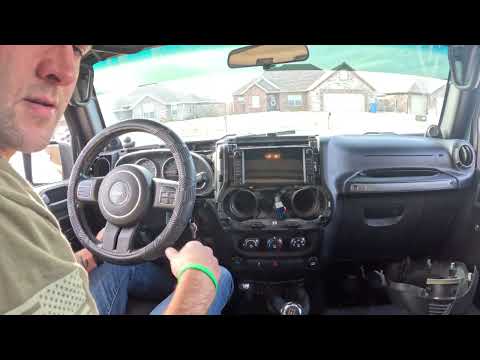 Видео: Это ЛУЧШАЯ бюджетная магнитола с беспроводным CarPlay!? Давайте установим её в Jeep и выясним.