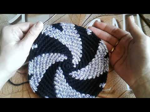 Видео: жаккард крючком по кругу// что связать из остатков пряжи//