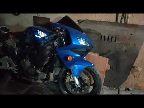 Видео: Не заводится на горячую. HONDA CBR 600RR. Хонда сбр 600 рр. Мото. Байк.
