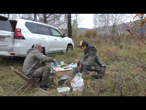 Видео: ШИКАРНЫЕ ЯМКИ, ЕСТЬ КРУПНЯК!!! ХАРИУС, ТАЙГА.