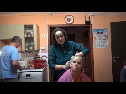 Видео: Дарина на отрез отказалась  // Красим волосы  // Как я дралась в детстве  ) 2,10,20