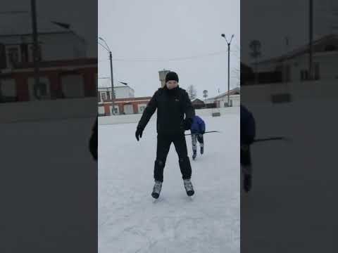 Видео: КАТАЮСЬ НА КОНЬКАХ. без всяких пояснительный надписей))