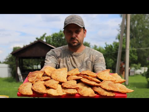 Видео: ГОРА ЧЕБУРЕКОВ В КАЗАНЕ. ДВЕ НОВЫЕ НАЧИНКИ.