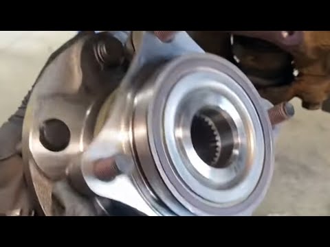 Видео: Замена переднего ступичного подшипника / ступицы в сборе для Toyota Tacoma 4WD 2005 - 2015 гг.