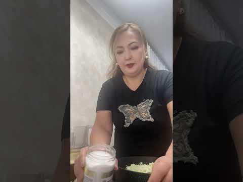 Видео: «Квашу капусту и обсуждаю новости 😄 Кто там опять развёлся?»