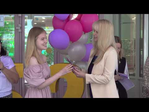 Видео: Церемония вручения аттестатов 2021 - 9-ые классы - Школа 152