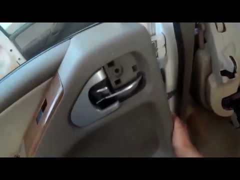 Видео: Снимаем дверную карту на Ниссан Патфайндер.