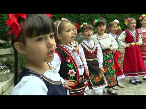 Видео: "Изгреяло ясно слънце" - Вокално студио "Медени звънчета" при Детска Академия "Векторче"Варна