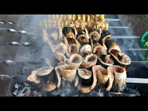 Видео: СКУМБРИЯ на МАНГАЛЕ под соусом ДЗАДЗИКИ!