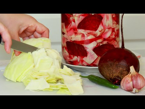 Видео: ЖАЛЬ ЧТО КАПУСТУ НЕ КВАСИЛА ТАК РАНЬШЕ - ПАЛЬЧИКИ ОБЛИЖЕШЬ!  КВАШЕНАЯ КАПУСТА СО СВЕКЛОЙ НА ЗИМУ!