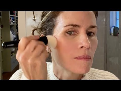 Видео: 10-минутный ритуал для кожи, который подтягивает и подготавливает кожу к макияжу | Westman Atelier