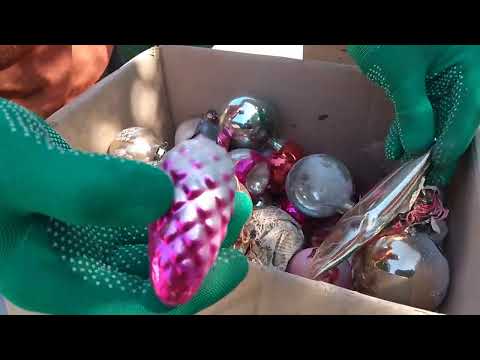 Видео: Гаражный вынос. Разбор хлама. Серебро, ёлочные игрушки и другие.