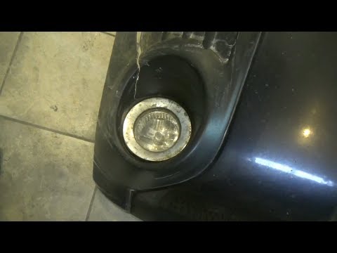 Видео: Как снять противотуманную фару, или как поменять лампу. Subaru Forester III.