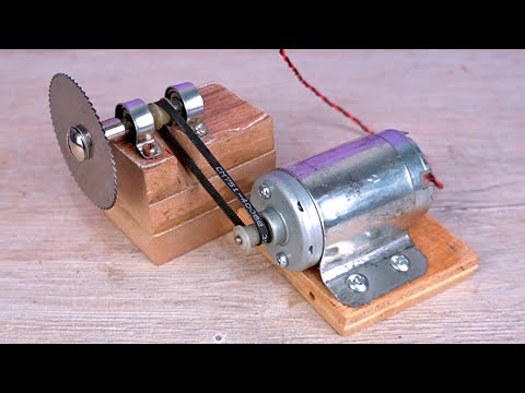 Видео: Удивительная НАСТОЛЬНАЯ ПИЛА MINI DIY, сделанная из перерабатываемых материалов