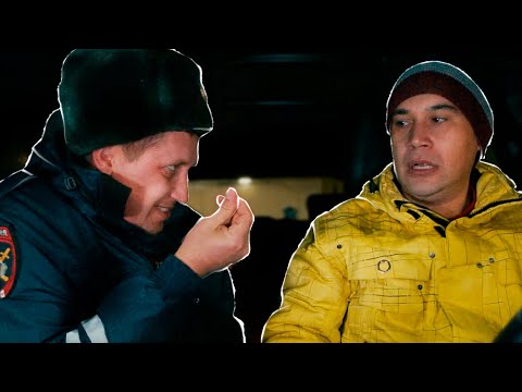 Видео: ГАИшник намекает на взятку