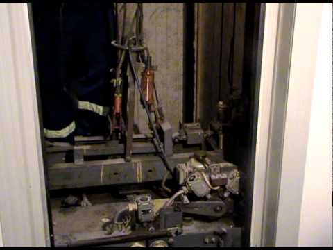 Видео: Проверка безопасности лифта