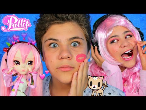 Видео: РОЗОВАЯ ХАТСУНЕ МИКУ САКУРА ВЛЮБИЛАСЬ! 💓 Концерт вокалоид 😂Pullip Vocaloid SAKURA MIKU скетч обзор