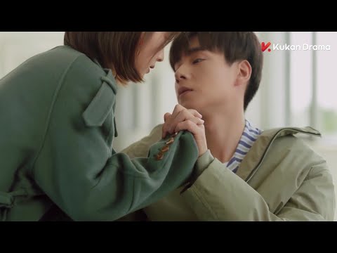 Видео: Девушка, наконец, перестала сопротивляться близости и предприняла попытку близкого физического конта