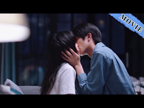 Видео: «Брат… мы же родные!» Ночной поцелуй, она краснеет и дрожит! 💘👄💦