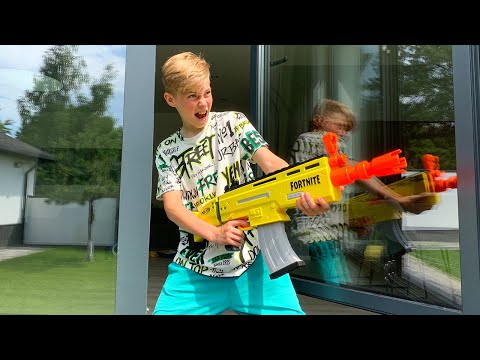 Видео: NERF GUN. One against TWO. ОДИН против ДВОИХ....