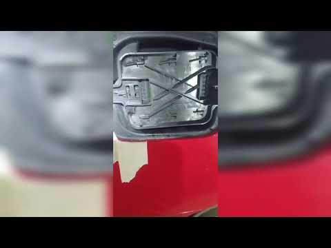 Видео: Не открывается лючок бензобака Шкода рапид Skoda rapid. Что я делал и как решал проблему