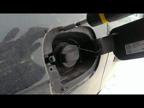 Видео: Сломался лючок Audi A6 C7