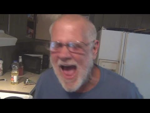 Видео: ЗЛОЙ ДЕД Шоколадные батончики жаренные во фритюре