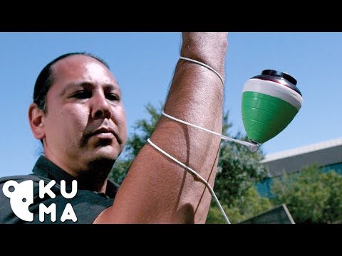 Видео: Простая игрушка на удивление хороша! — Spintop Tricks