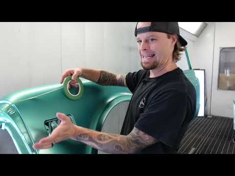 Видео: Нанесение специальной краски на Chevrolet C10 1972 года