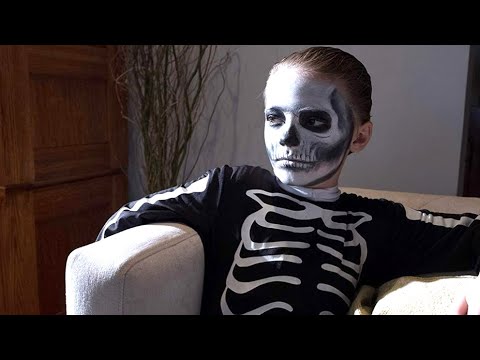 Видео: 8-летний мальчик с IQ200+ начинает говорить на чужом языке, и вскоре мать с ужасом узнаёт почему