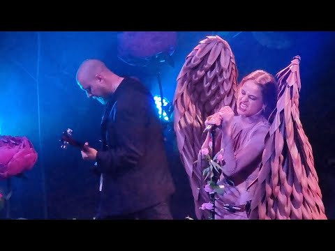 Видео: Сюзанна × Никита Каменский - Как богам / Глаза в глаза / Выдох на шее @ Урбан, Москва, 28.05.2022