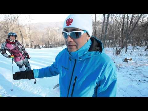 Видео: Как пользоваться подъемником на лыжах. Поворот в «плуге»