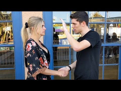 Видео: Загипнотизированный, способный петь, а не говорить | Полное неразрезанное выступление Street Hypn...