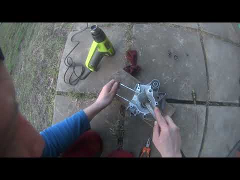 Видео: Установка подшипника коленвала Yamaha Jog Poche от первого лица