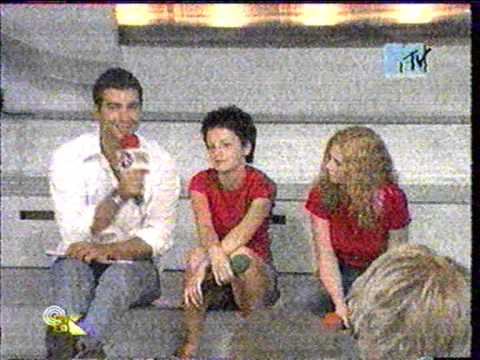 Видео: ТАТУ нa тотaльном шоу Part 2 (2002)