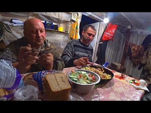 Видео: Рыбалка на севере. Ловим рыбу на сети. Полная сеть рыбой за 30 минут. Весновка в таёжной избе.