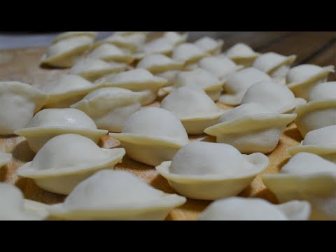 Видео: Нежнейшие и сочные куриные пельмени 🔥  Быстро и просто и очень вкусно !