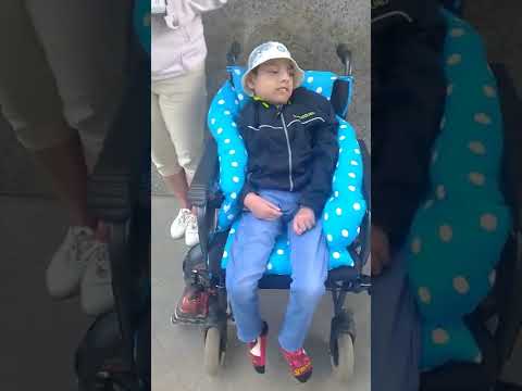 Видео: Один сын на двоих: Зита и Гита в рабочей командировке в Минске