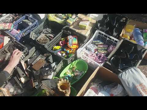 Видео: Токмак. Токмакская барахолка, что там продают.