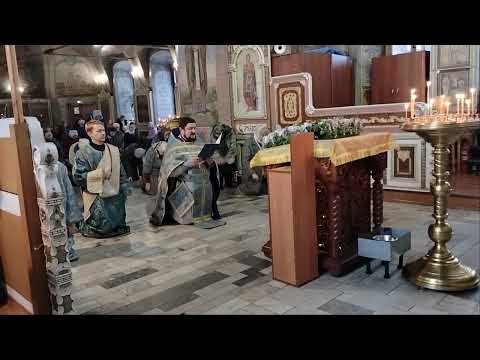 Видео: Молитва пред Казанской иконой Божьей Матери в Свято Вознесенском храме в Сыктывкаре
