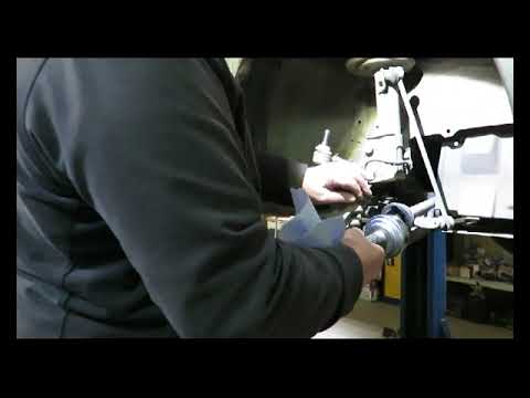 Видео: Замена наружного шруса(гранаты),Toyota Yaris