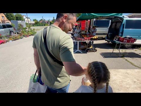 Видео: Семья переехала из Америки в Литву. Первый раз на базаре, знакомство с соседом.