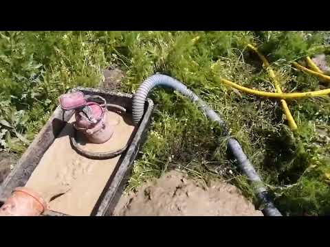 Видео: Абиссинская скважина, в надежде поднять питьевую воду.