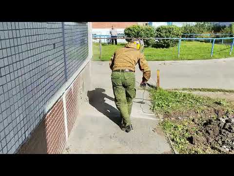 Видео: Монтаж шлагбаума. Пилим отмостку, копаем траншею, закладываем трубу питания!!!